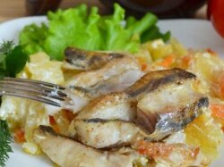 Филе скумбрии под майонезом с картофелем