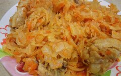 Тушеная капуста с курицей в мультиварке