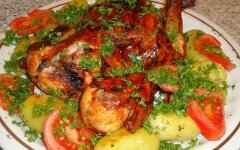 Куриное филе с картофелем и помидорами в микроволновке