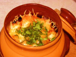 Курица в горшочке с сыром по-деревенски