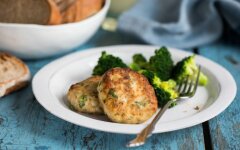 Котлеты из щуки с копченой колбасой