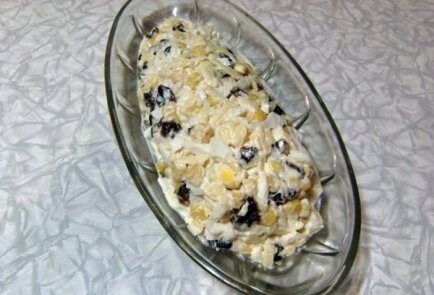 Салат «Кукуруза» с черносливом и сыром, рецепт с фото пошагово