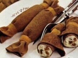 Шоколадные блинчики с творогом к завтраку