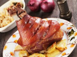 Рулька в соевом маринаде с чесноком в духовке