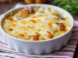 Жульен с куриным филе и шампиньонами в мультиварке