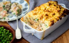 Рыбный пирог с кетой и рисом в духовке