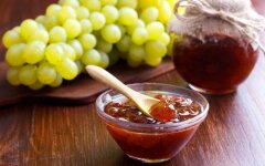 Виноградное варенье с косточками и мятой