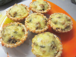 Тарталетки с курицей и грибами в мультиварке