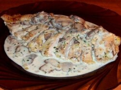 Куриная грудка с картофелем в сметанном соусе