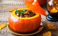 Тыква с мясом, баклажанами и картошкой в духовке