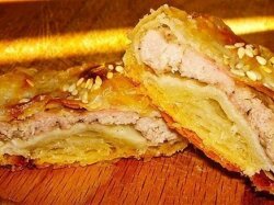 Отбивные из свиной вырезки в слоеном тесте