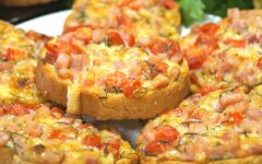 Самая ленивая пицца на батоне