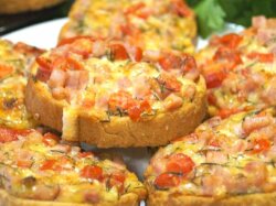 Самая ленивая пицца на батоне