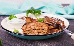 Простые оладьи из куриной печени на сковороде