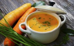 Морковный суп-пюре с йогуртовой заправкой