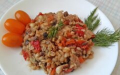 Постный плов из перловки с шампиньонами