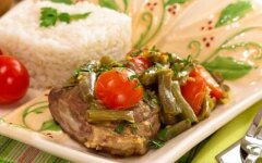 Тушеная баранина со стручковой фасолью и базиликом