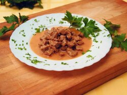 Поджарка из говядины с томатным соусом в мультиварке