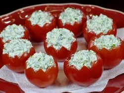 Закусочные помидоры с мягким сыром
