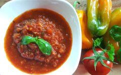 Аджика пикантная с яблоками на зиму