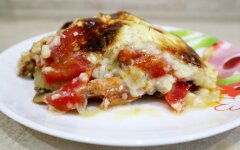 Свинина с грибами, помидорами, луком и сыром в духовке