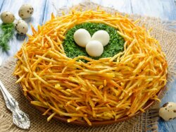 Салат «Гнездо глухаря» с грибами и сыром