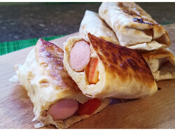 Сосиски в лаваше с сыром и болгарским перцем