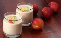 Яблочно-кефирный коктейль с медом и корицей