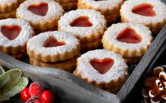 Ванильное линцерское печенье с джемом