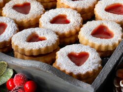 Ванильное линцерское печенье с джемом