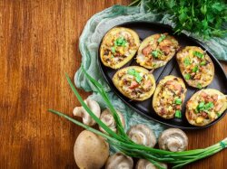 Картофельные гнезда с шампиньонами под сыром