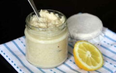 Закуска из хрена с кусочками лимона