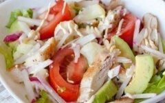 Калифорнийский куриный салат с авокадо
