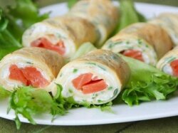 Блинные рулетики с сыром филадельфия