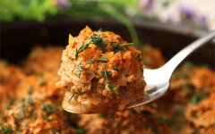 Мясные тефтели с кабачком и рисом