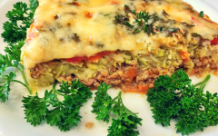 Запеканка из кабачков с фаршем, сыром и зеленью