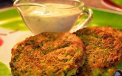 Кабачковые оладьи с луком в духовке