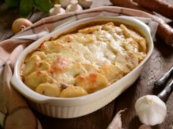 Запеканка из куриного филе, картофеля и грибов