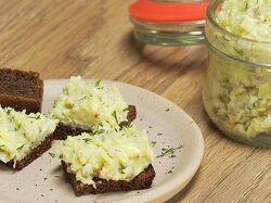 Диетический форшмак из сельди с творогом