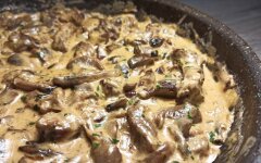 Бефстроганов из говядины с грибами и сливками