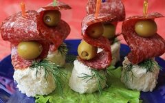 Канапе с салями и творожным сыром на шпажках