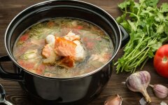 Классическая уха из филе горбуши