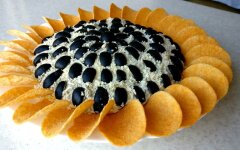 Салат «Подсолнух» с языком и семечками