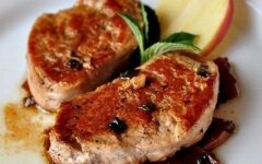 Сочная свиная вырезка на сковороде