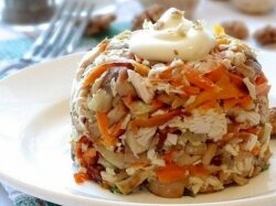 Салат «Сытный» с курицей и кукурузой