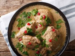 Сациви из курицы с грецкими орехами и чесноком