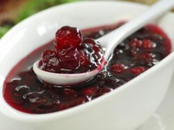 Клюквенно-брусничный соус с мускатным орехом