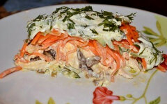 Слоеный салат «Восторг» с грибами и курицей
