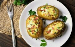 Крошка-картошка с начинкой из сосисок
