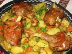 Тушеная утка с картошкой и фасолью